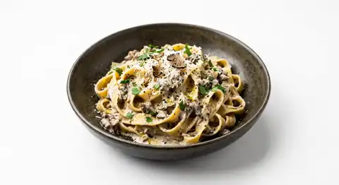 TAGLIATELLE CU MASCARPONE SI CREMA DE CIUPERCI CU TRUFE